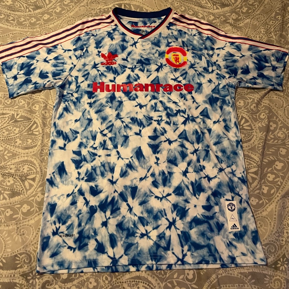 Human race Manchester United jersey